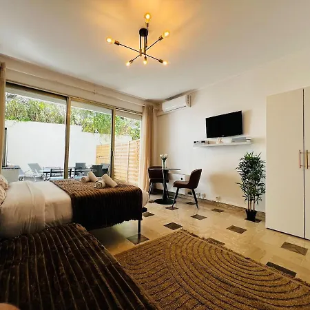 Esterel Large With Terrace דירה